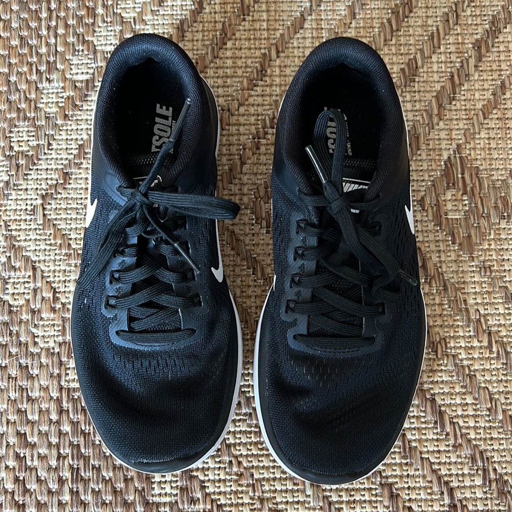 *SOLD* Nike Running Shoe - Picture 3 of 4